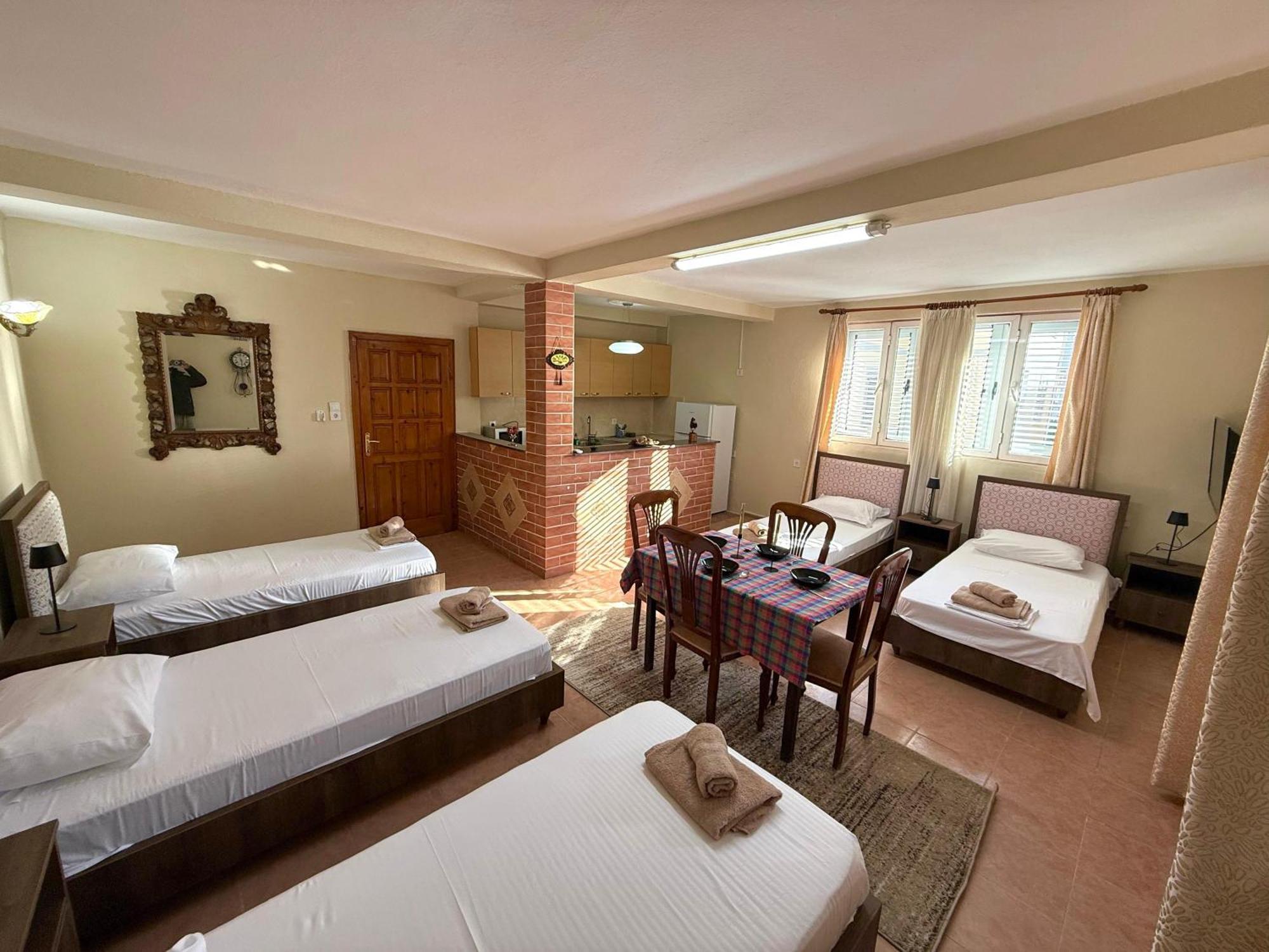 Shkodra Guest House & Trips Esterno foto