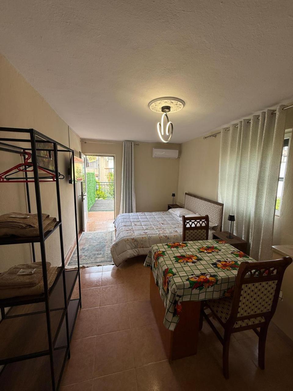 Shkodra Guest House & Trips Esterno foto